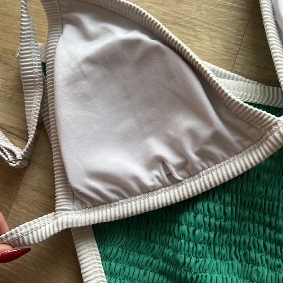 Green, full coverage bikini - Picture 4 of 4